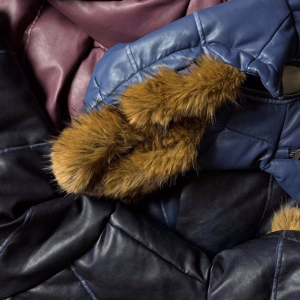 Yali Clothing OEM Custom Streetwear Съемный воротник из искусственного меха Регулируемая талия Бордовый искусственной кожи пуховик куртка